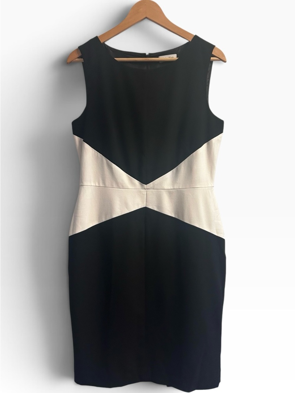 Calvin Klein Black & White Colorblock Sheath Dress Size-Flattering EUC size 8
